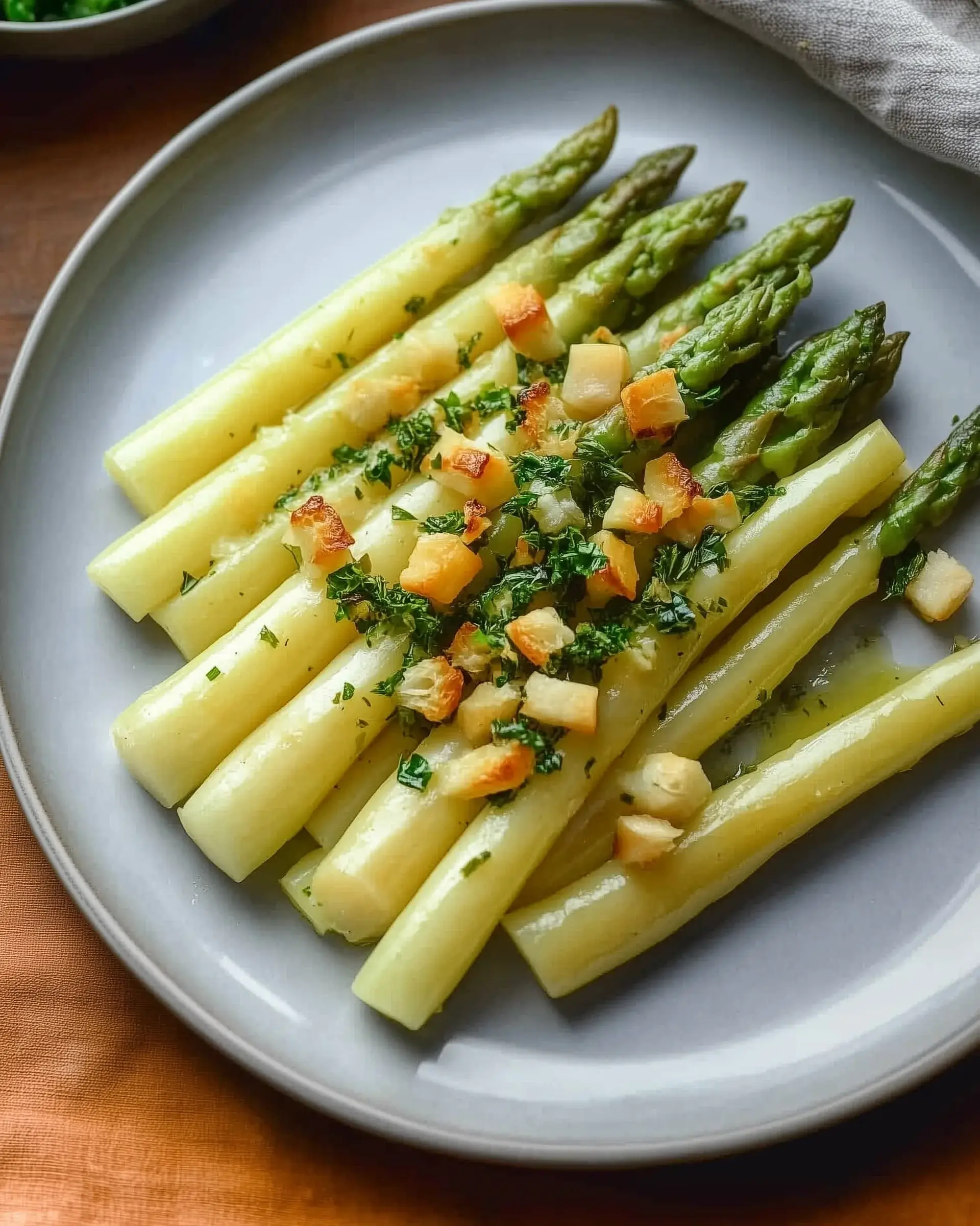 Spargel à la Grenobloise: Ein himmlisches Rezept!