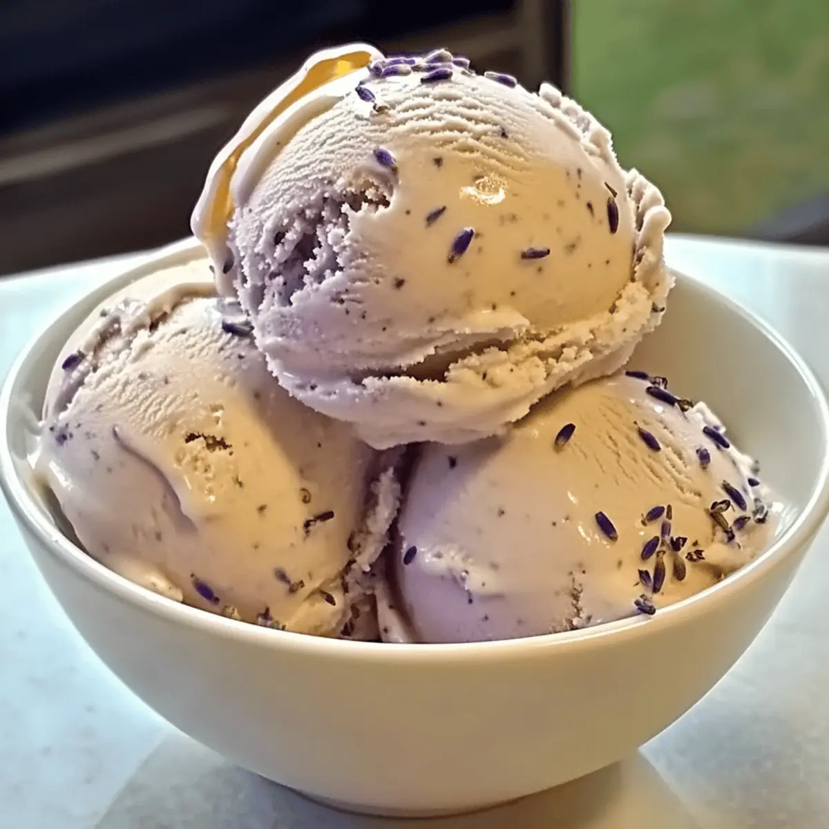 Honig Lavendel Eiscreme selbstgemacht für heiße Tage