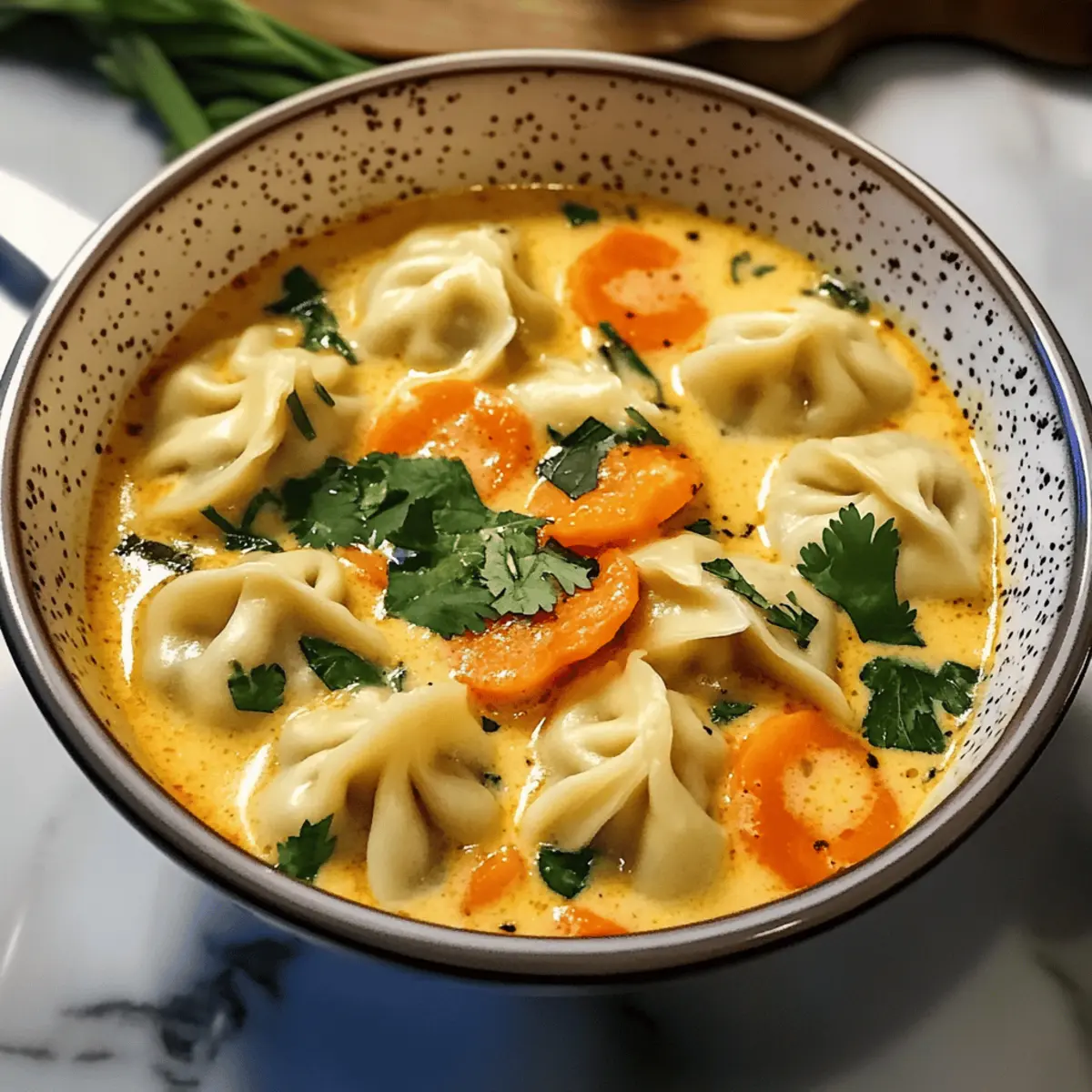 Thai-Kokos-Curry-Dumpling-Suppe für jede Woche