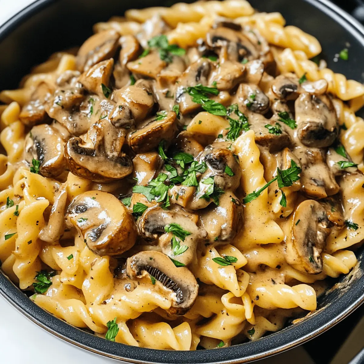 Ein-Topf-Pilz-Stroganoff: Einfach und Vegan genießen