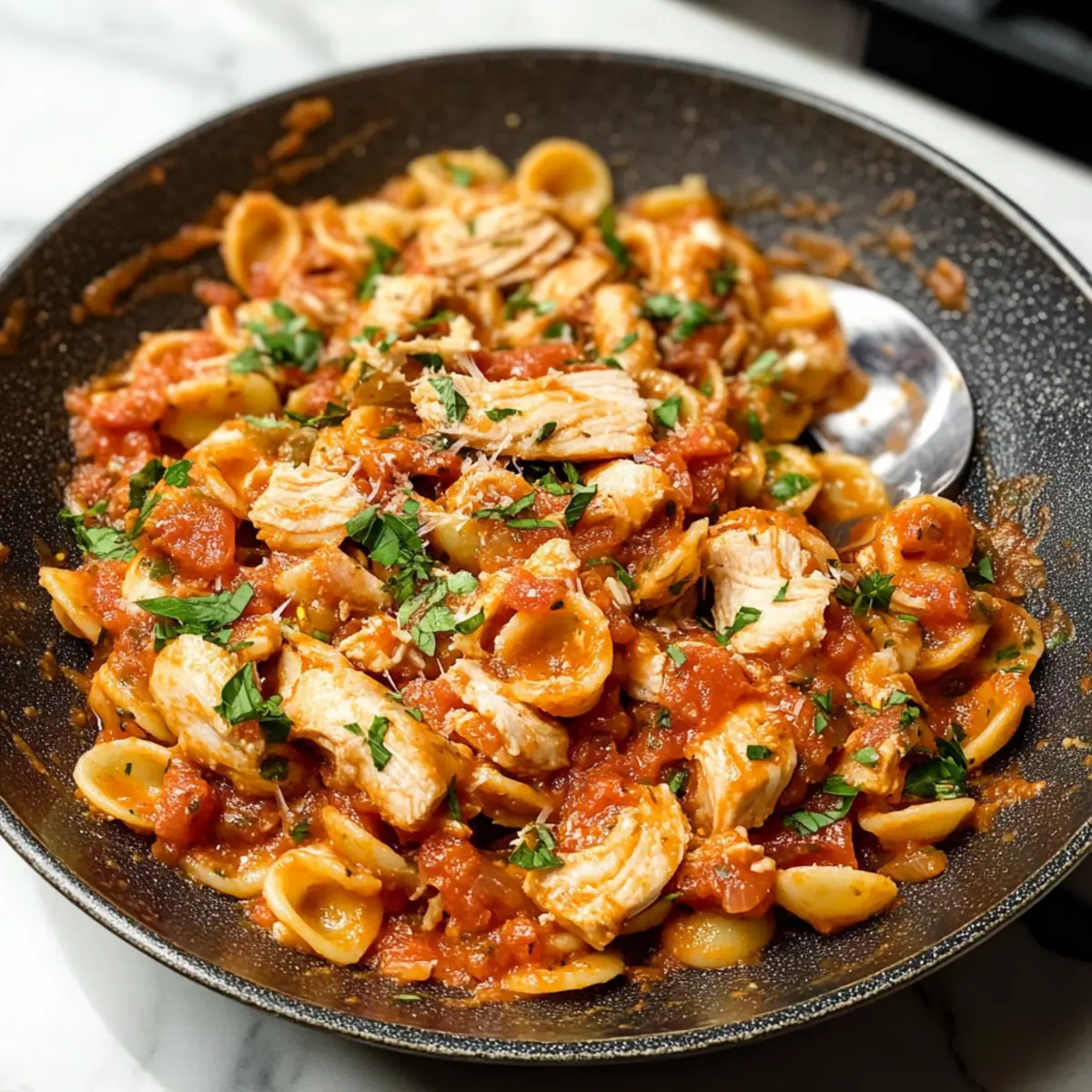 Hühnchen Fra Diavolo Pasta für den perfekten Abend