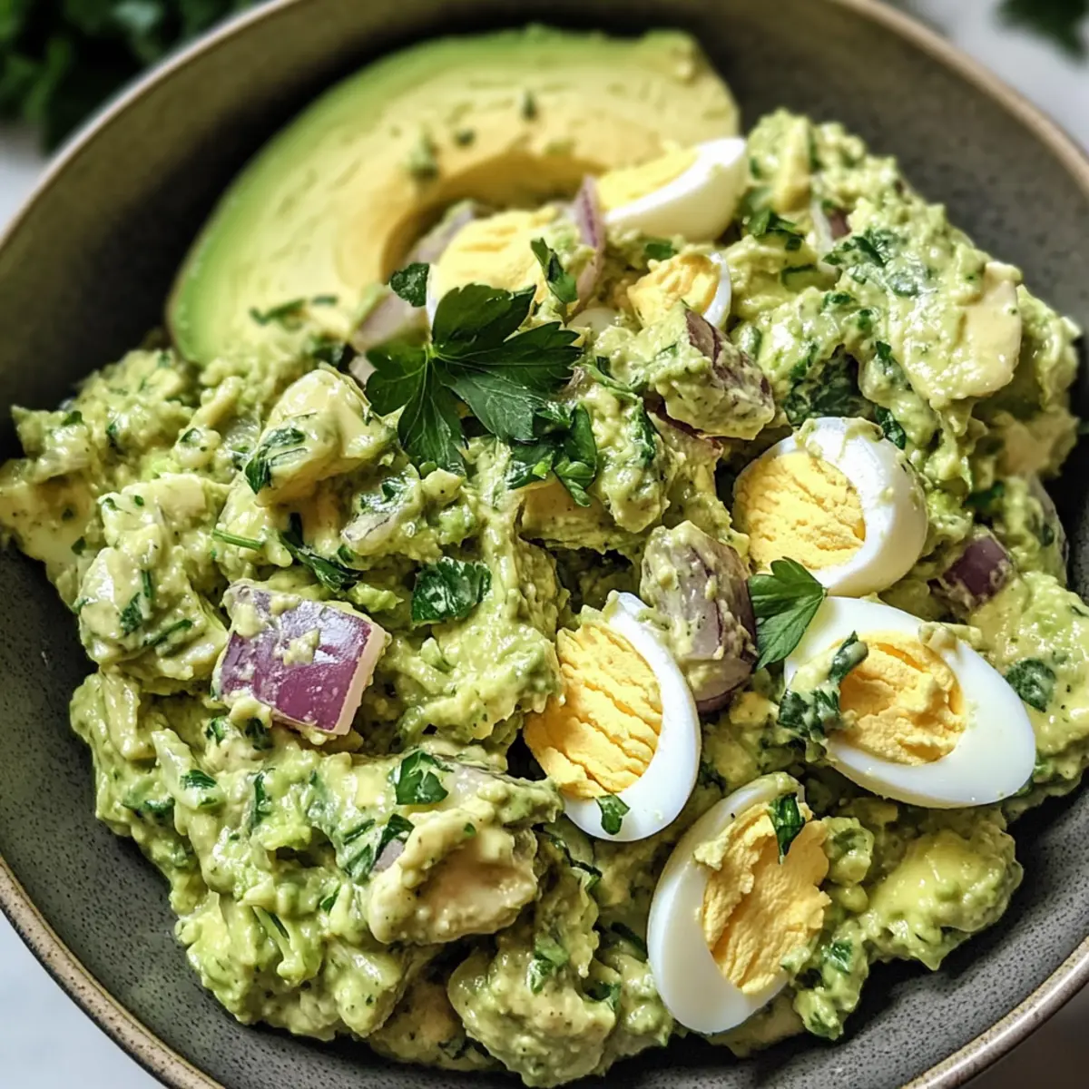 Kräuter Avocado Eier Salat für schnelles Wohlfühlessen