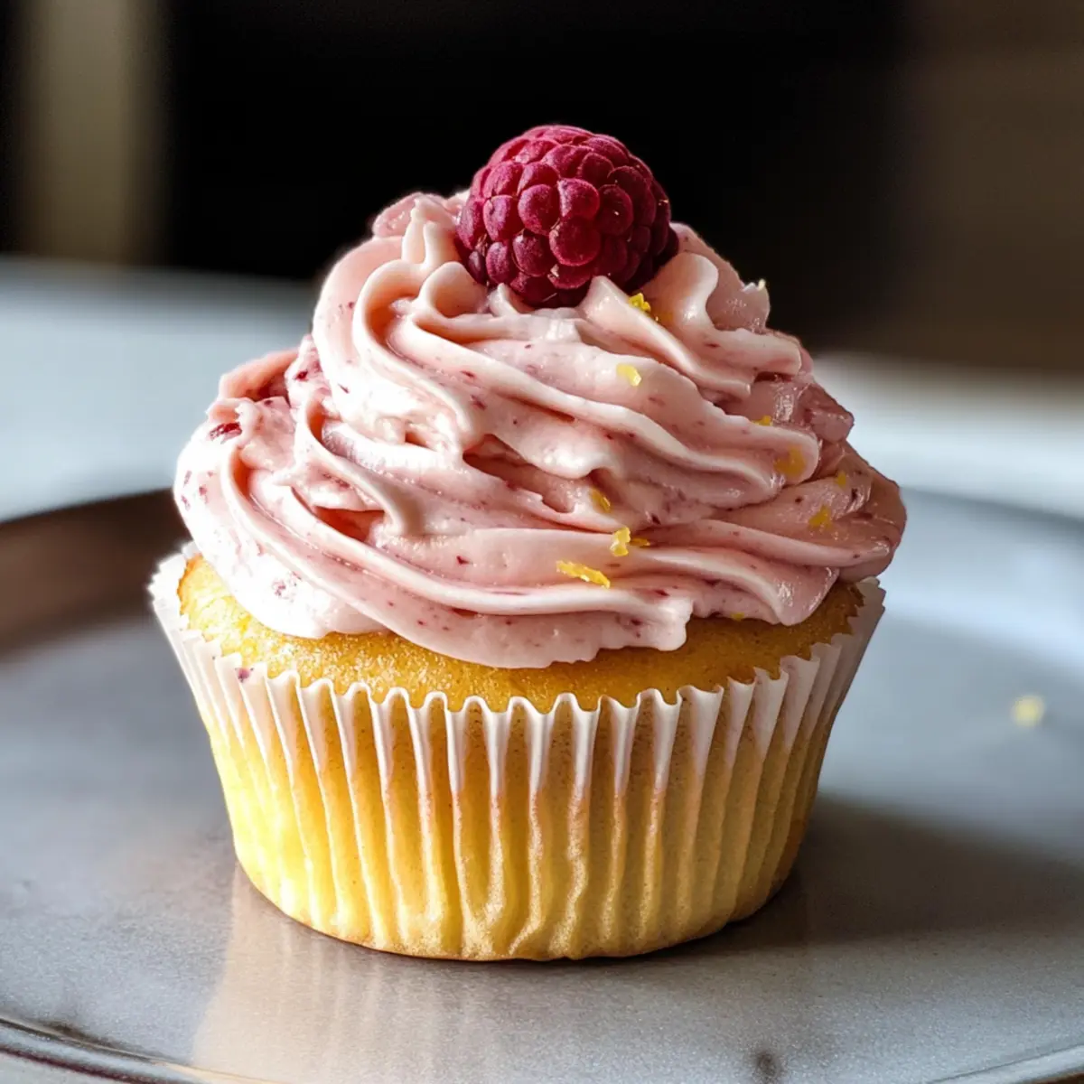 Zitronen- und Himbeer-Cupcakes für jede Feier