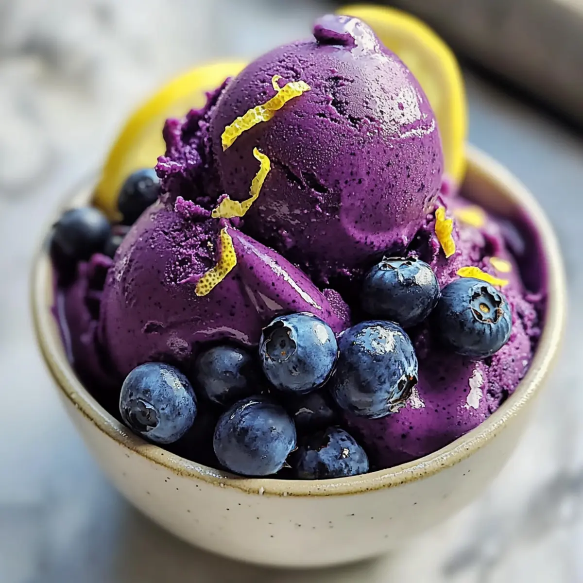 Kein Churn Heidelbeer Zitronen Sorbet für heiße Tage