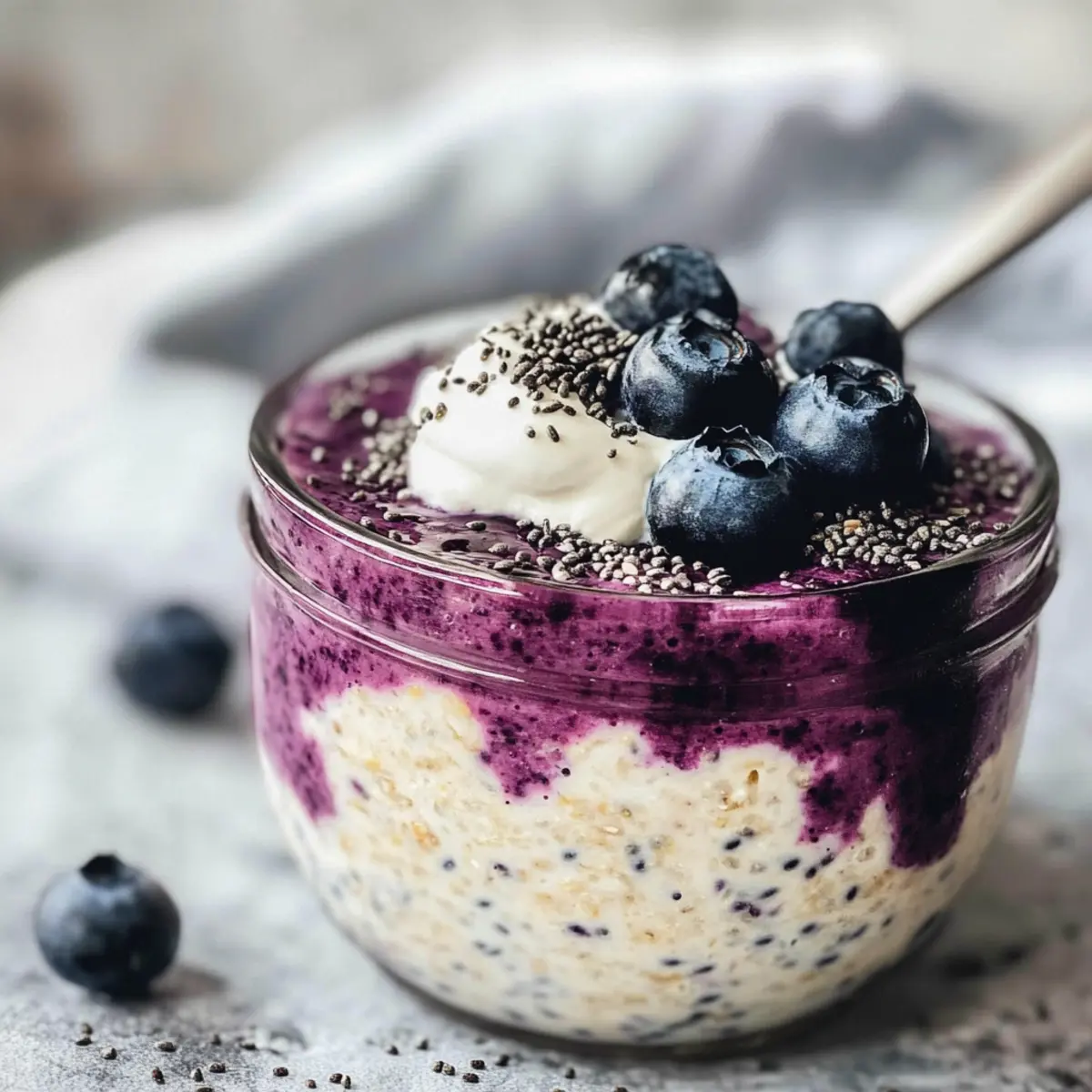 Blaubeer-Käsekuchen Übernacht-Haferflocken für Frühstück